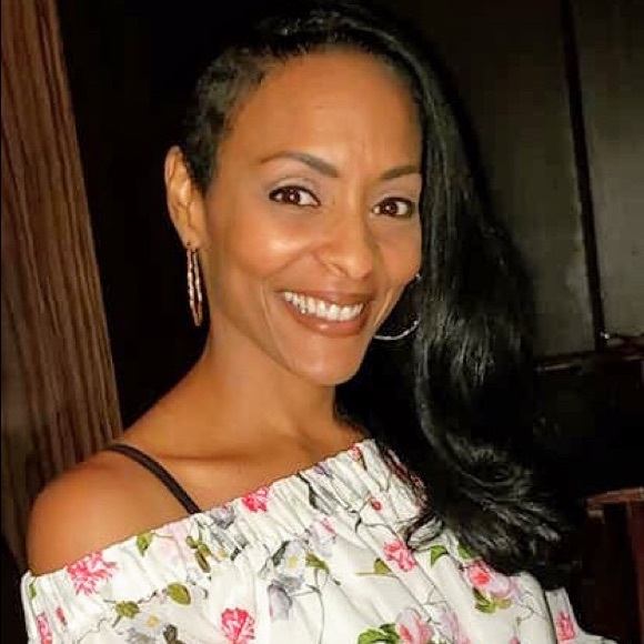 Meet your Posher, Robynne - Picture 1 of 5